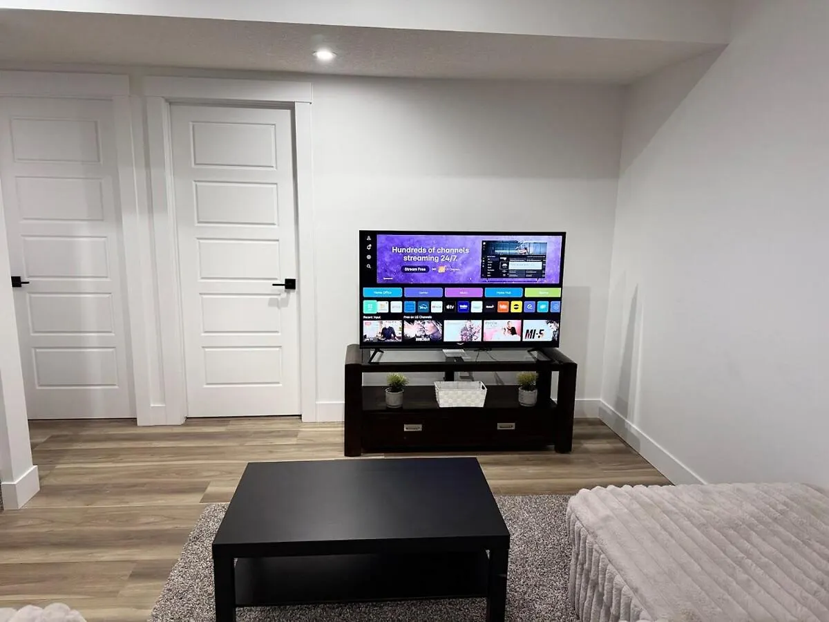 Charming Basement Suite Edmonton Holiday home