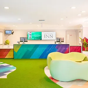 2* Inn West Mall